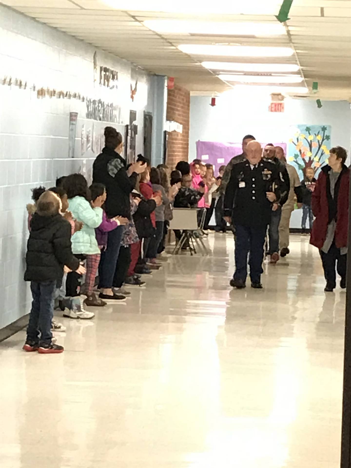 Students clapping for veterans