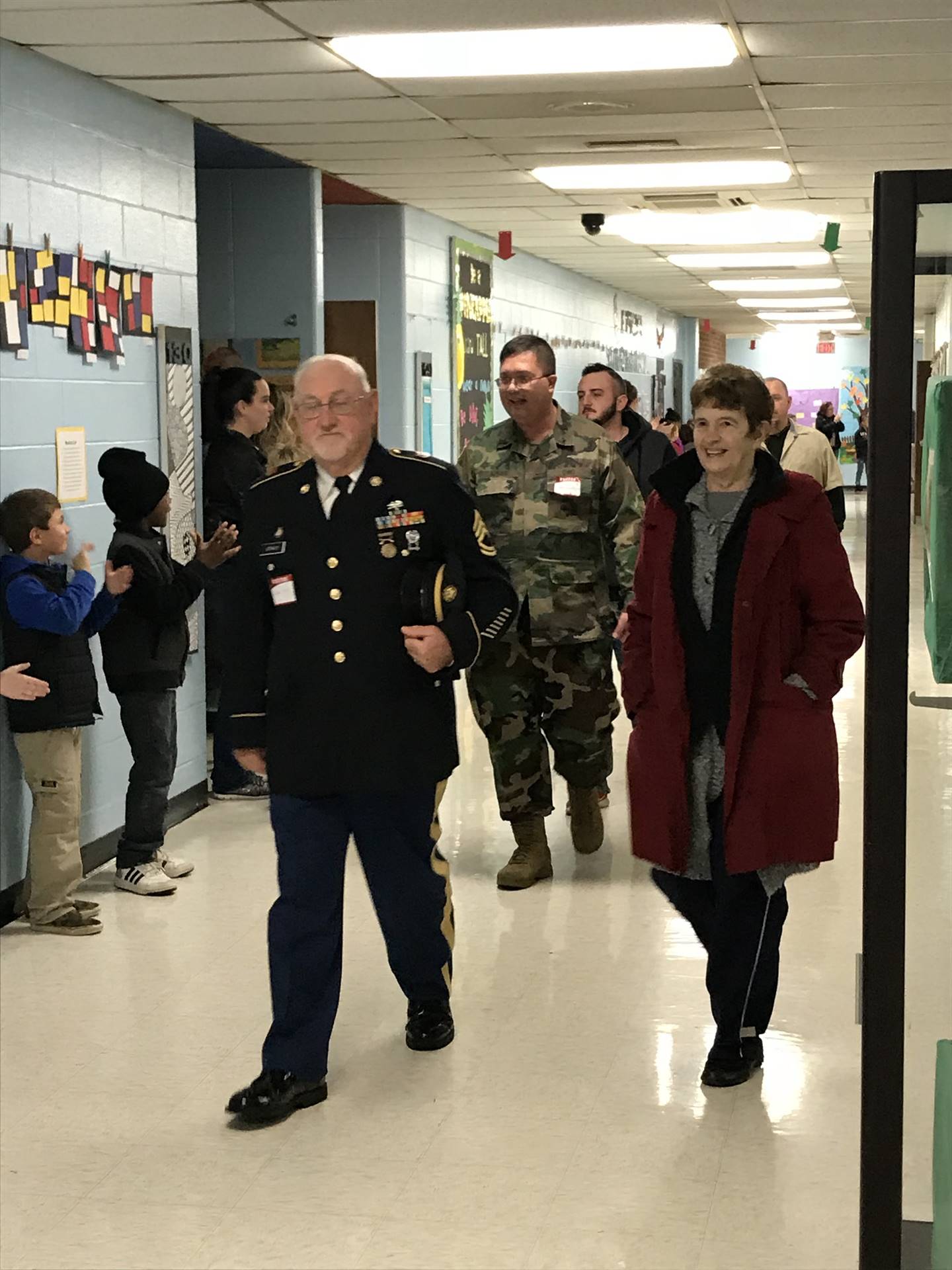 Students clapping for veterans