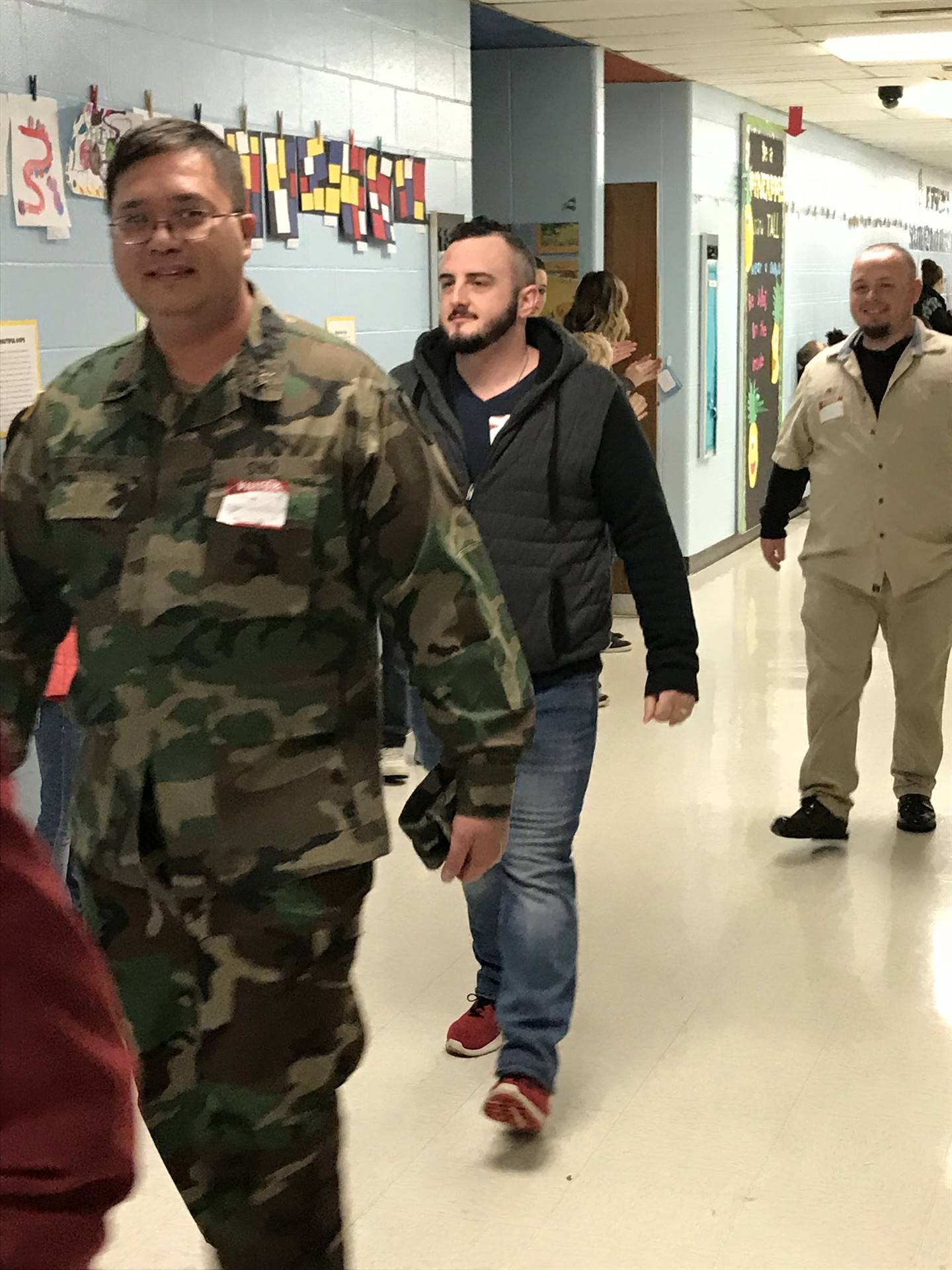 Students clapping for veterans